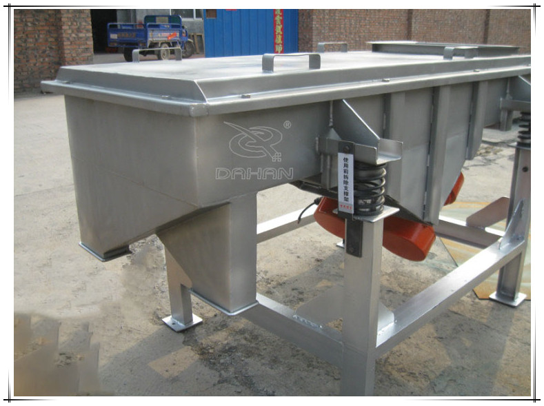 磨料振動(dòng)篩分機(jī)出料口